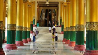 想像以上の大きさと夜のライトアップに感動！が、しかし！