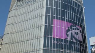 駅前の目立つビルです