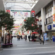 元気なアーケード街