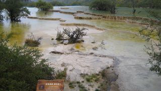 神秘的な風景が広がる。