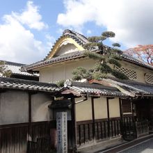 屋根が曲線に・・・。