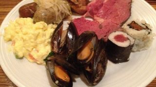 パリス1Ｆ奥にあります。バフェ形式