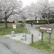 利根運河と江戸川の合流地点にありサイクリングや散策途中で休憩するのにちょうどいい公園です