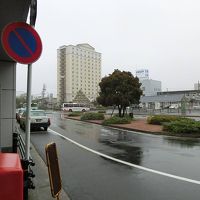 駅出口からの写真です。この近さです。