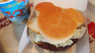 ミッキー型のハンバーガー