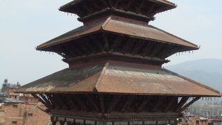 トウマディー広場のランドマーク