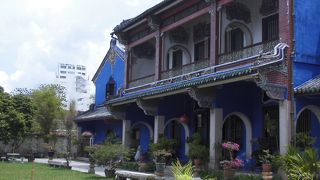 プラナカン文化の象徴、鮮やかな美しい色合いの建築