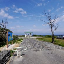 入り口の駐車場