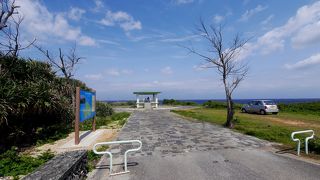 ここの岬は比較的平坦なところにあって，景色がいい．うちよせる波がきれい