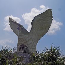 サシバの形をした展望台