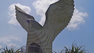 難破船が見える．ここもいいが隣の西海岸公園の展望施設にも寄るとよい