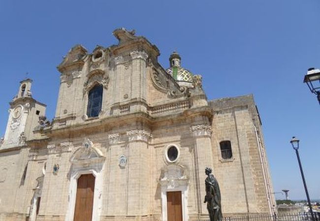 カラフルなクーポラが美しい♪