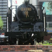 展示されているＣ−１１型蒸気機関車の正面の状況です。