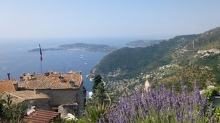 天空の村の頂点に広がる絶景植物園