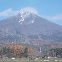 私の訪問時は晩秋のうっすらとした雪化粧を楽しめました
