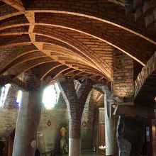 礼拝堂の内部と天井。