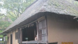 愛媛県から移築した重要文化財の建物です。