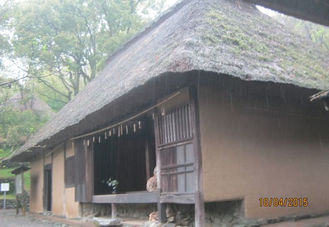愛媛県から移築した重要文化財の建物です。
