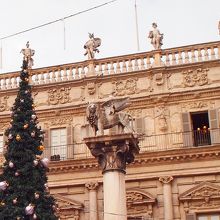 聖マルコの獅子が立つ円柱