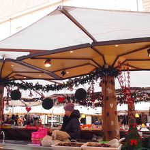 食べ物を売る屋台もありました