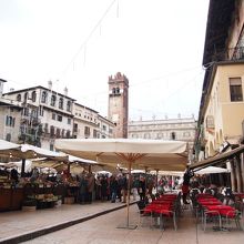 露店の他に、レストランもありました。