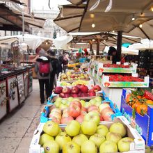 果物屋もありました