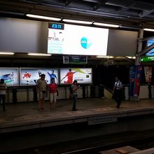 プラットホーム