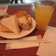 パンと卵はセルフサービスです　食べ放題が嬉しい