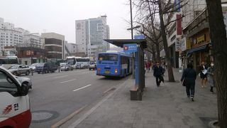 バスを利用される方は所定時刻の１５分前にバス停にいることをおススメします！仁川国際空港へ行く際には便利、だけど時間は適当？？？　～エアポートリムジンバス～
