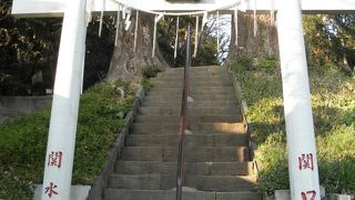 胸突坂に沿ってある小さな神社