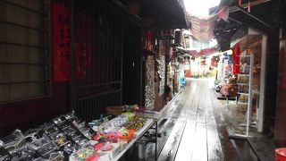 桟橋上で暮らす中華系の人々