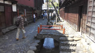 街中の細く短い道ですが、この町の良さが凝縮されています。