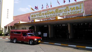 鉄道駅から旧市街へ