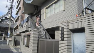 住宅街にとけこんでいるきれいなお寺