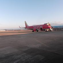 ターミナルから歩いて飛行機に乗る名古屋県営空港！