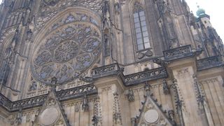 プラハはプラハ城とカレル橋が美しいです