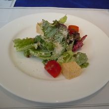 セットのサラダ