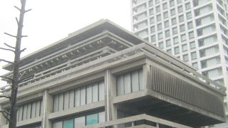 新たらしい高層ビルです。