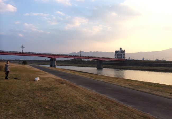 筑後川の中流に位置する温泉地。