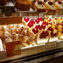 かわいいケーキが多いです。