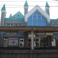 山形新幹線高畠駅ホームからの駅舎より直通