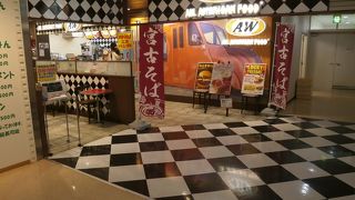 ＪＡＬちゅらナビクーポンやＢＢクーポン利用可能、宮古空港内にある沖縄限定のハンバーガー屋さん　宮古そばもあり？？？　～Ａ＆Ｗバーガー　宮古空港店～