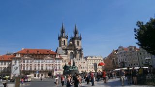 美しい街並みの中央広場