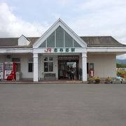 今の志布志駅と旧志布志駅(志布志鉄道記念公園)  ※鹿児島県志布志市