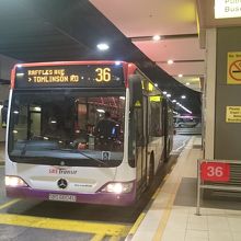 チャンギ空港第二ターミナルにて