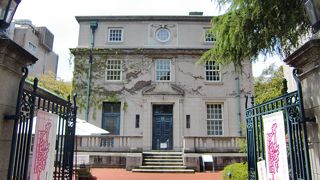 旧英国総領事館でした