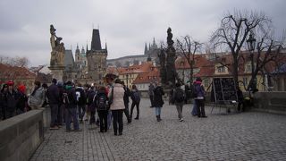 橋自身も格好いいが、橋からのプラハ城の風景もいい。