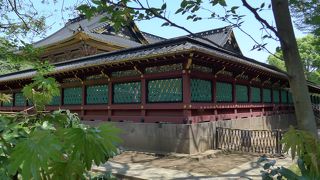 上野の森の歴史ある東照宮です