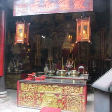 長い髭が特徴です。