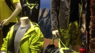 ファッションだけではなく、実用性も備えた商品群。